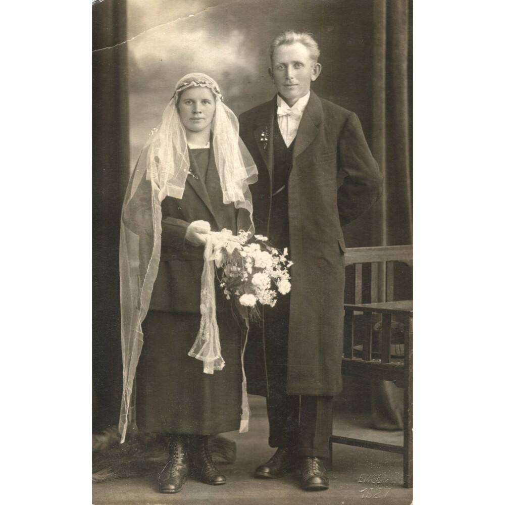 CIRA 1900's Bridge Groom Older Couple Married Wedding Bouquet Flowers RPPC